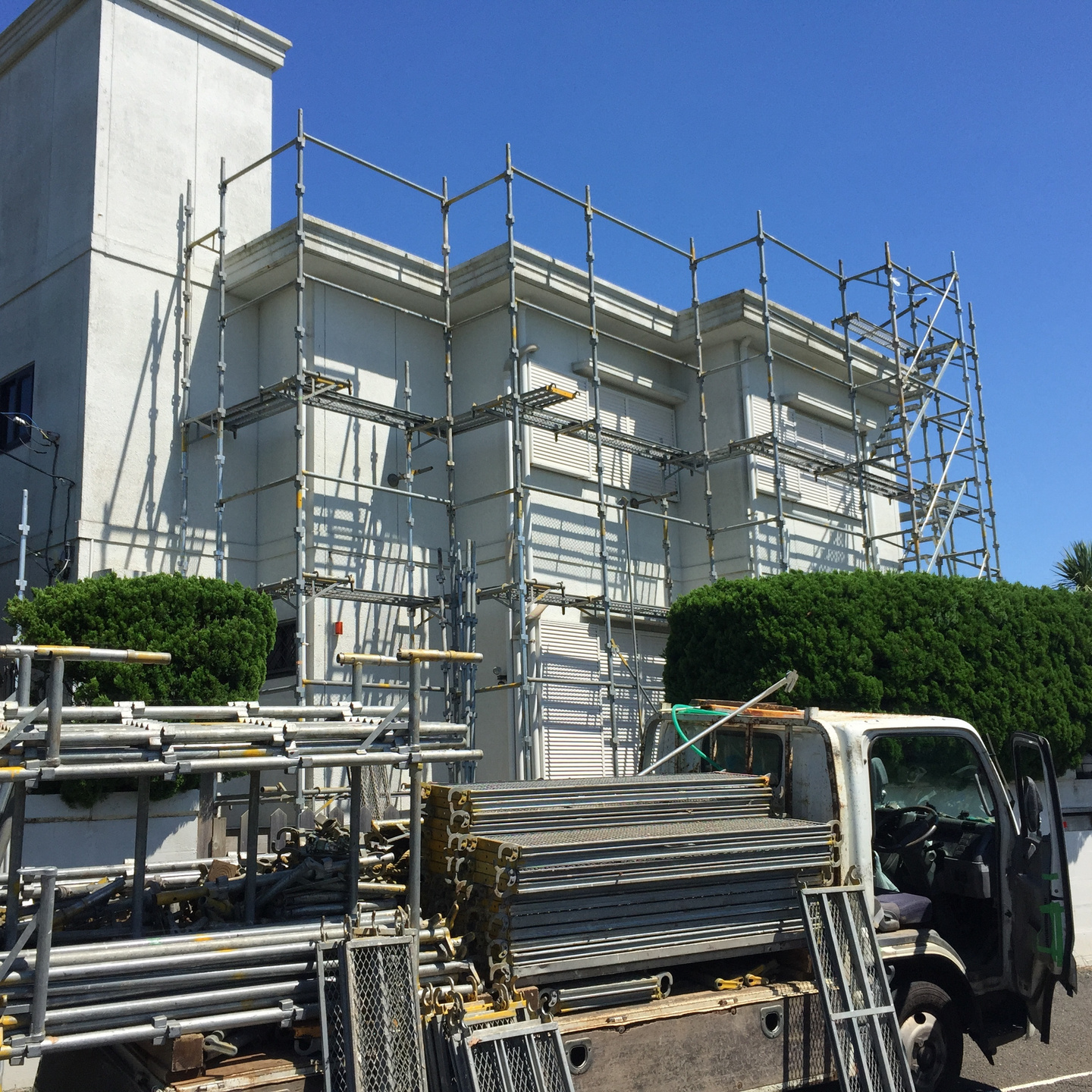 鎌倉の家の塗り替えをする